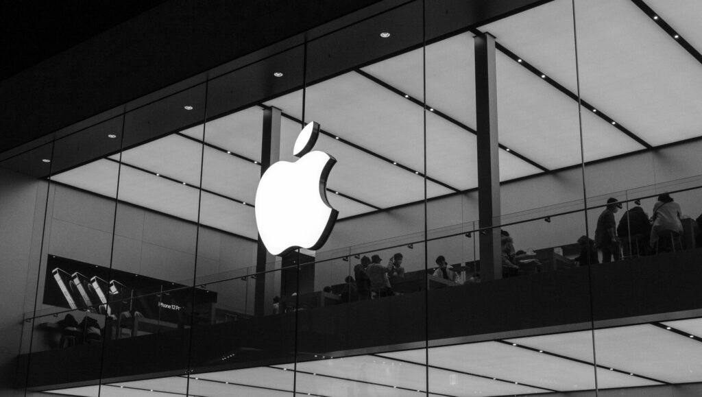 Apple — американская корпорация, разработчик персональных и планшетных компьютеров, аудиоплееров, смартфонов, программного обеспечения Apple — американская корпорация, разработчик персональных и планшетных компьютеров, аудиоплееров, смартфонов, программного обеспечения