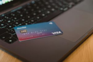 Visa Inc. — американская транснациональная компания, предоставляющая услуги проведения платёжных операций